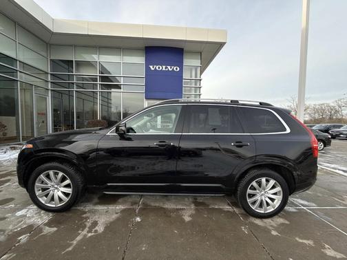 2018 Volvo XC90 T5 Momentum