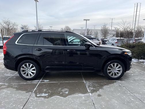 2018 Volvo XC90 T5 Momentum