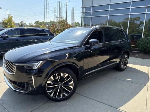 2025 Volvo XC90 B6 Plus 7-Seater