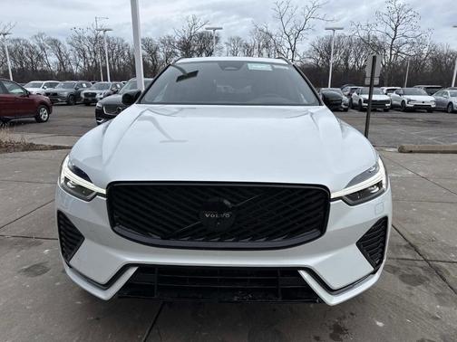 2026 Volvo XC60 B5 Ultra Black Edition