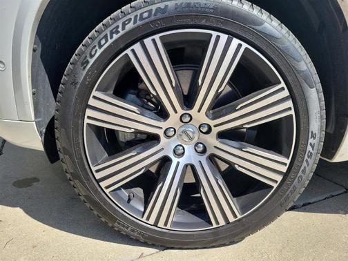 2022 Volvo XC90 Recharge Plug-In Hybrid T8 Inscription Extended Range 7P