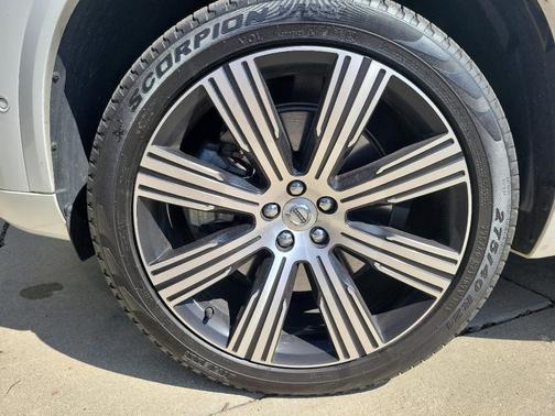 2022 Volvo XC90 Recharge Plug-In Hybrid T8 Inscription Extended Range 7P