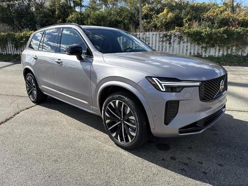 2026 Volvo XC90 B6 Ultra Dark Theme 6-Seater