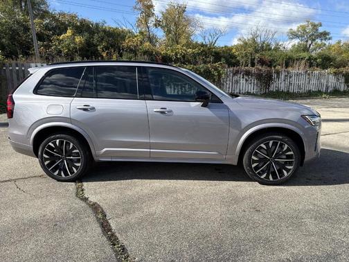2026 Volvo XC90 B6 Ultra Dark Theme 6-Seater