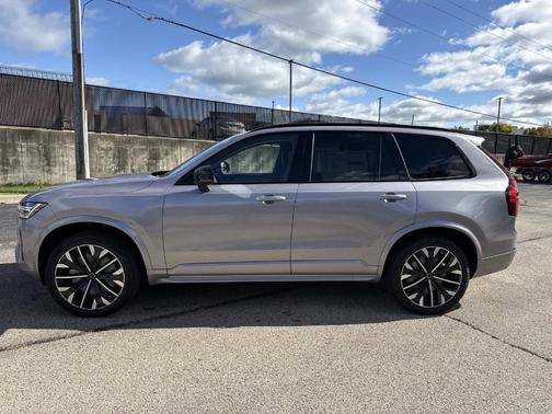 2026 Volvo XC90 B6 Ultra Dark Theme 6-Seater