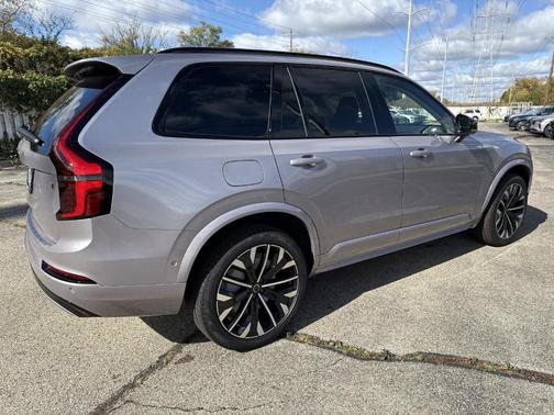 2026 Volvo XC90 B6 Ultra Dark Theme 6-Seater