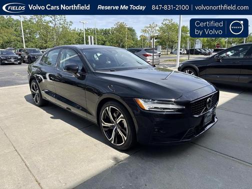 Onyx Black Metallic 2025 Volvo S60 B5 Plus
