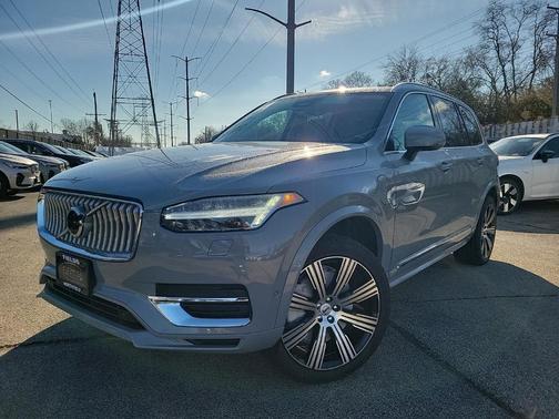 2025 Volvo XC90 Plug-In Hybrid T8 Plus 7-Seater