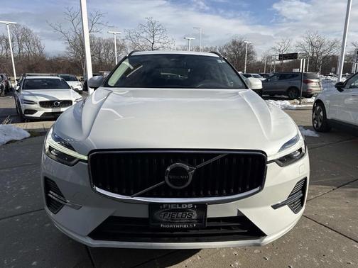 2022 Volvo XC60 B5 Momentum