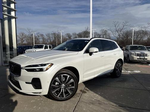 2022 Volvo XC60 B5 Momentum