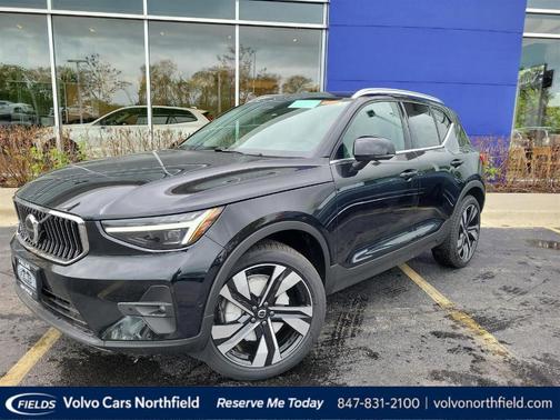 2025 Volvo XC40 B5 Ultra Bright Theme