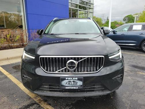 2025 Volvo XC40 B5 Ultra Bright Theme