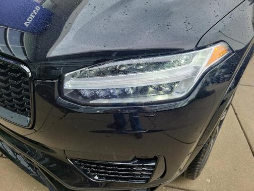 2023 Volvo XC90 Recharge Plug-In Hybrid T8 Plus Dark Theme 7 Passenger
