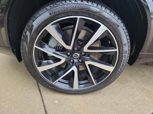2023 Volvo XC90 Recharge Plug-In Hybrid T8 Plus Dark Theme 7 Passenger