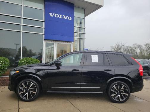 2023 Volvo XC90 Recharge Plug-In Hybrid T8 Plus Dark Theme 7 Passenger