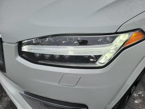 2025 Volvo XC90 B6 Plus 7-Seater