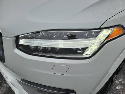 2025 Volvo XC90 B6 Plus 7-Seater