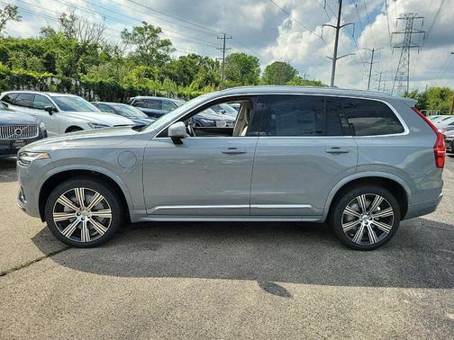 2025 Volvo XC90 Plug-In Hybrid T8 Plus 7-Seater