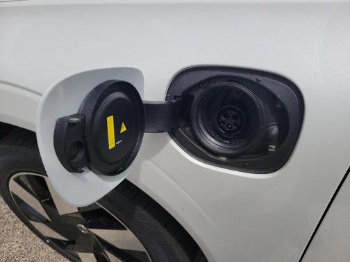 2025 Volvo XC60 Plug-In Hybrid T8 Plus