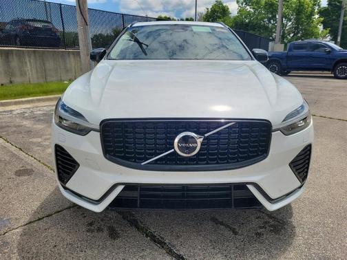 2025 Volvo XC60 Plug-In Hybrid T8 Plus