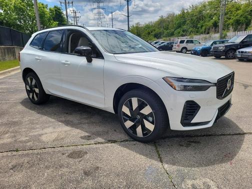 2025 Volvo XC60 Plug-In Hybrid T8 Plus