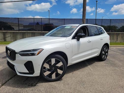 2025 Volvo XC60 Plug-In Hybrid T8 Plus