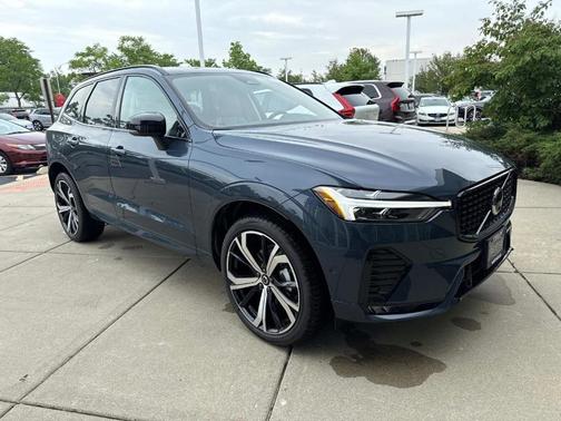 2025 Volvo XC60 B5 Ultra
