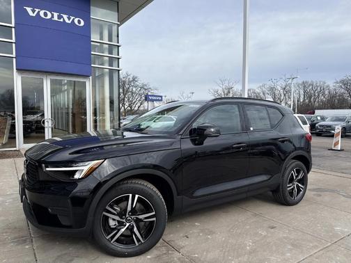 2026 Volvo XC40 B5 Core