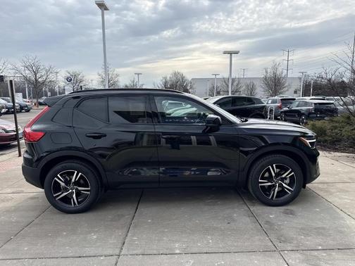 2026 Volvo XC40 B5 Core