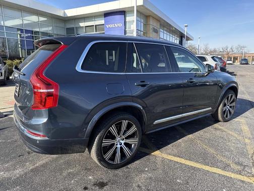 2024 Volvo XC90 B5 Plus Bright Theme