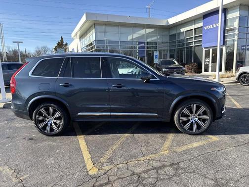 2024 Volvo XC90 B5 Plus Bright Theme