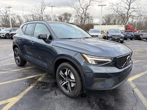 2026 Volvo XC40 B5 Core