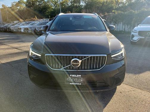 2025 Volvo XC40 B5 Core Bright Theme