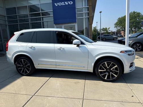 2024 Volvo XC90 B6 Plus Bright Theme 7-Seater