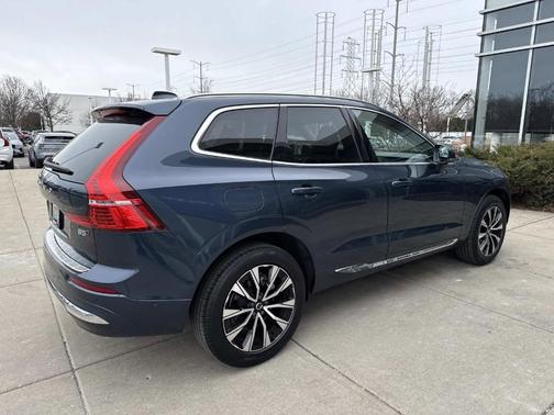2023 Volvo XC60 B5 Plus Bright Theme