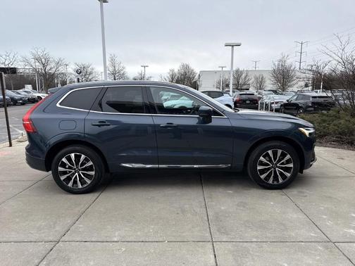 2023 Volvo XC60 B5 Plus Bright Theme
