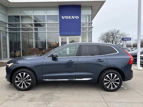 2023 Volvo XC60 B5 Plus Bright Theme