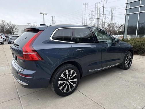 2023 Volvo XC60 B5 Plus Bright Theme