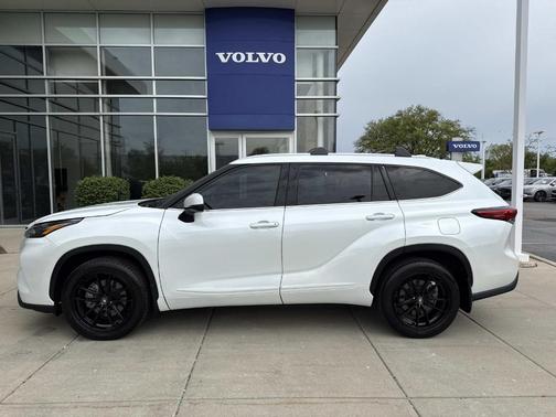 Wind Chill Pearl 2022 Toyota Highlander XLE