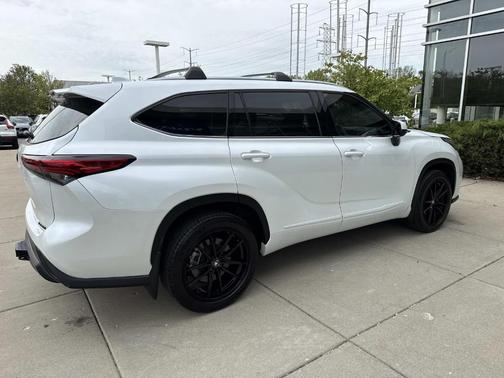 Wind Chill Pearl 2022 Toyota Highlander XLE