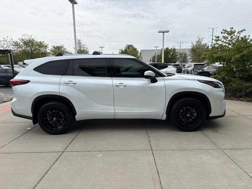 Wind Chill Pearl 2022 Toyota Highlander XLE