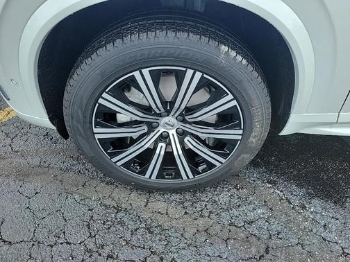 2025 Volvo XC90 B6 Plus 7-Seater