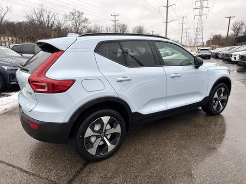 2026 Volvo XC40 B5 Plus