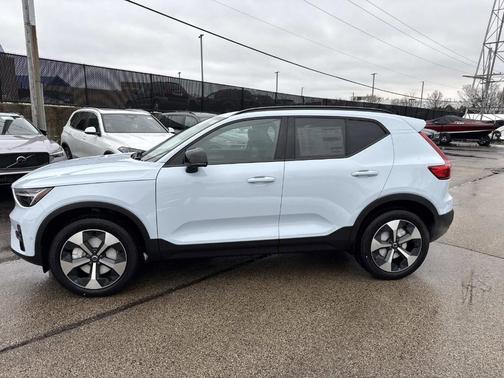 2026 Volvo XC40 B5 Plus