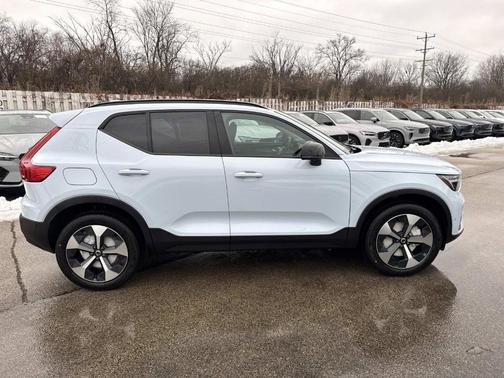 2026 Volvo XC40 B5 Plus