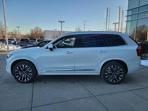 2025 Volvo XC90 B5 Plus 7-Seater