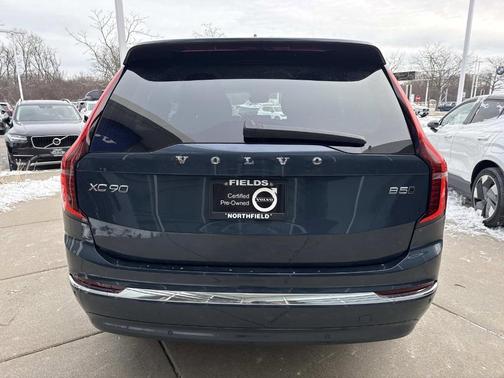 2025 Volvo XC90 B5 Plus