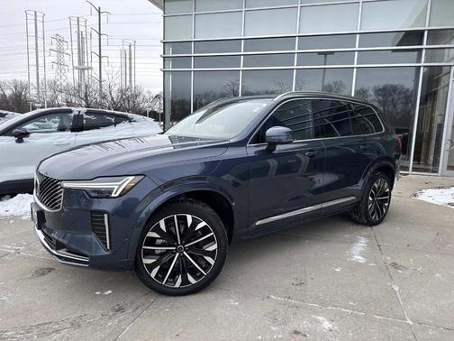 2025 Volvo XC90 B5 Plus