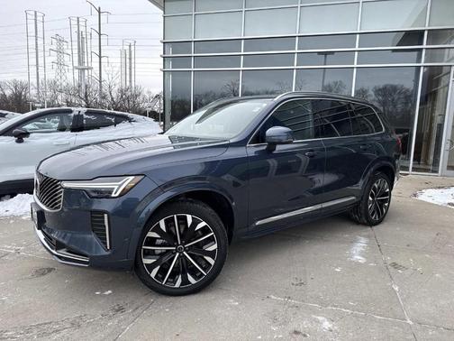 2025 Volvo XC90 B5 Plus