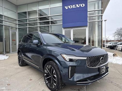 2025 Volvo XC90 B5 Plus